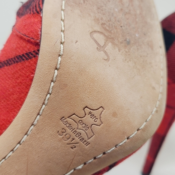 Alice & Olivia | Chic Red and Black Plaid Pattern Heels (Italian Size 39.5) - Picture 4 of 12